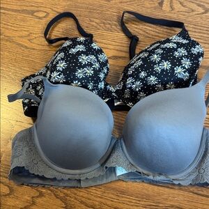 VS PINK daisy underwire and grey Aerie bras 36D - bundle of 2